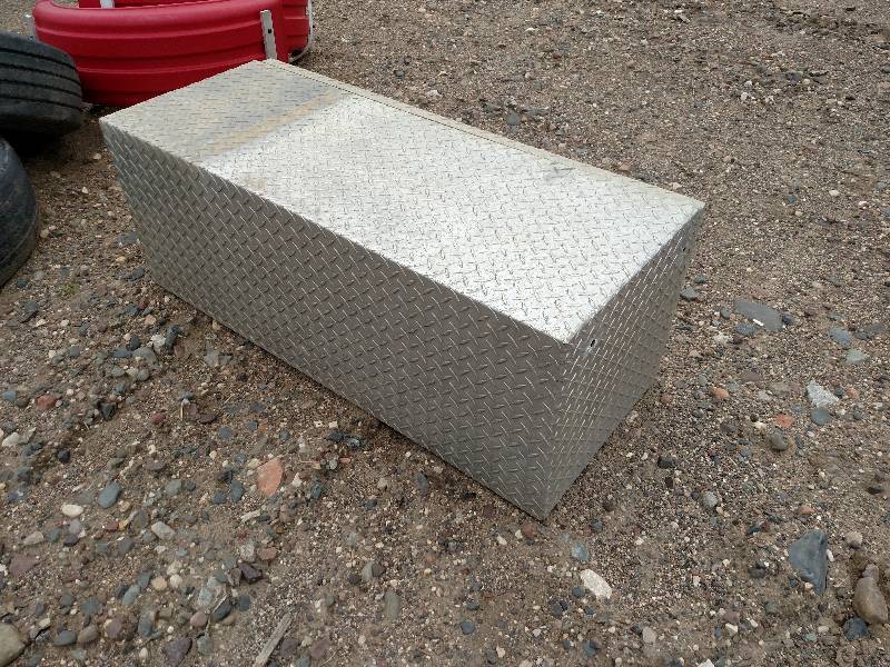 lot 213 image: Aluminum Toolbox, 48 x 18 x 18 ...