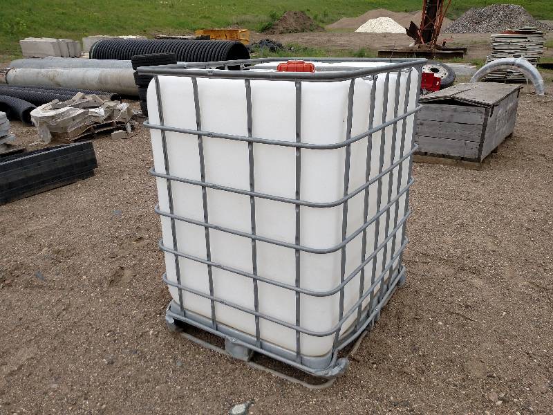 lot 218 image: Schultz Poly Tank, Pallet Mou...