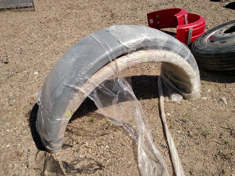 lot 266 image: (2) 379 Peterbuilt Fenders, NewUnu...