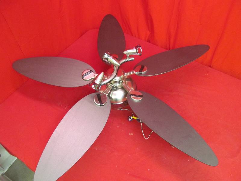 lot 1 image: fan