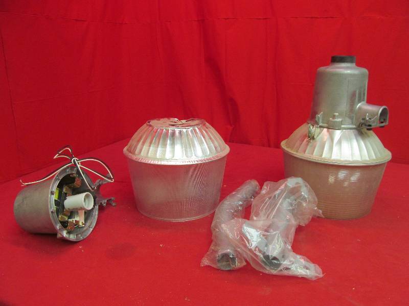 lot 21 image: light fixture