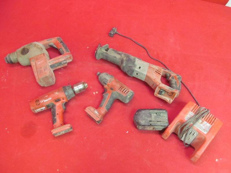 lot 25 image: cordless tools