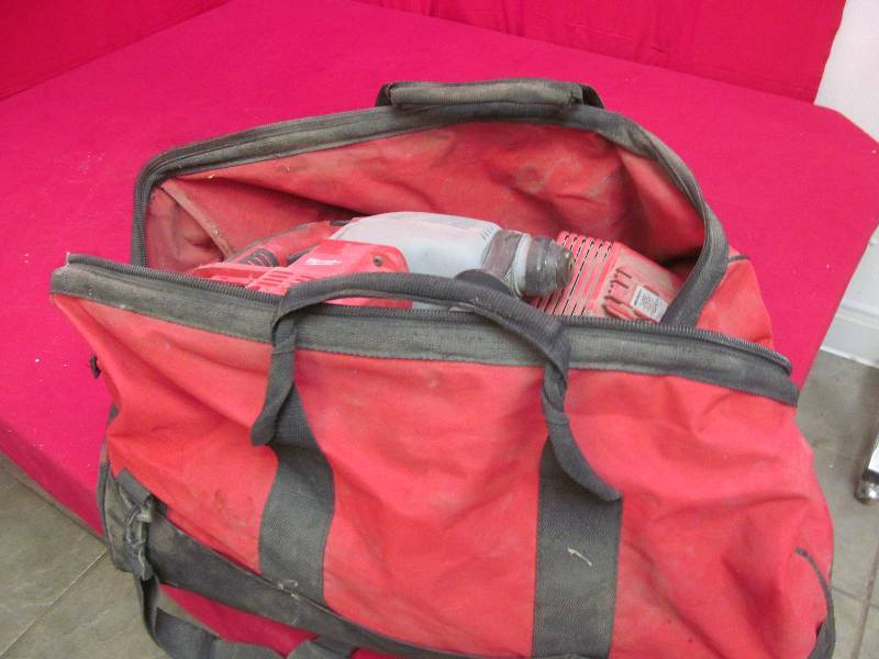 lot 123 image: Milwaukee tools