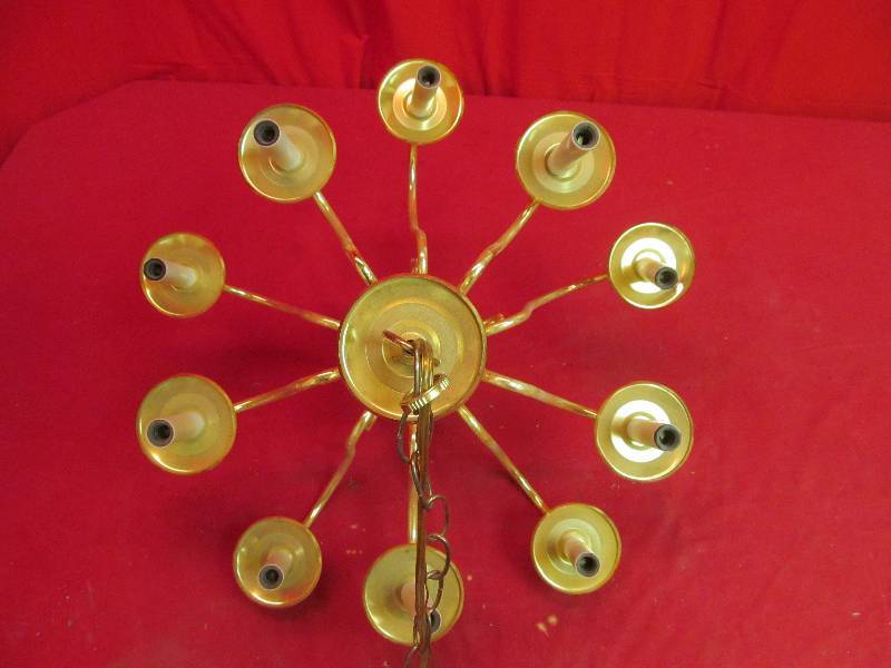 lot 31 image: ceiling fixtures