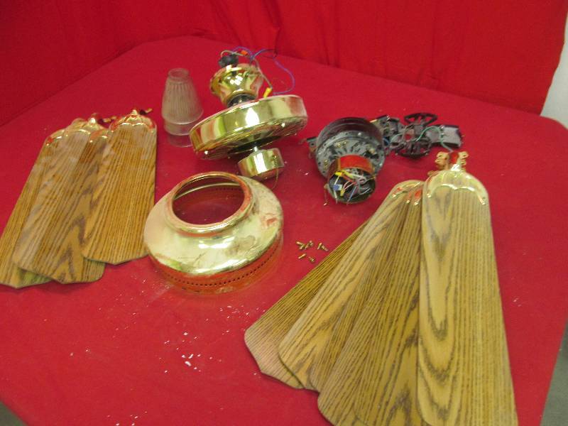 lot 33 image: ceiling fixtures