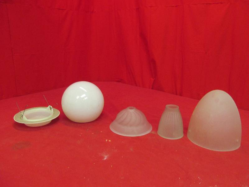 lot 42 image: globesshades