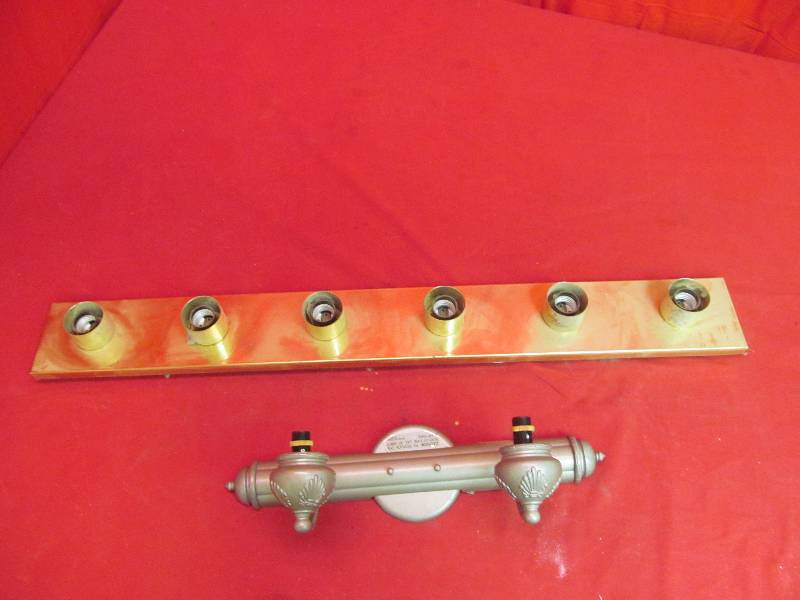 lot 43 image: light fixture