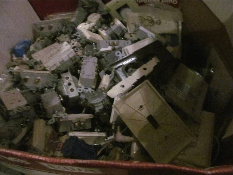 lot 84 image: electrical receptacles