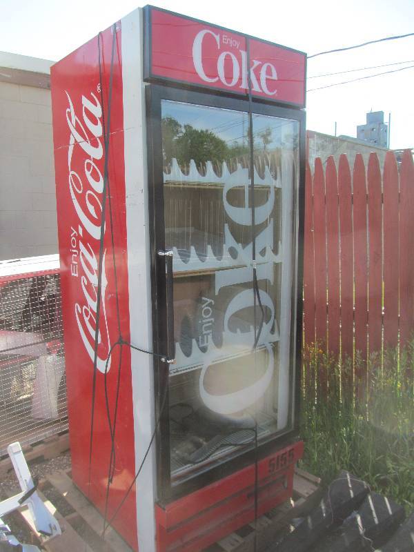 lot 122 image: Coca-Cola cooler