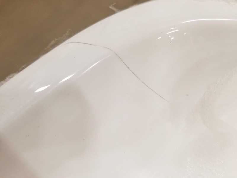 lot 107 image: AKDY Freestanding Bathtub Center Drain Durable Fiberglass Acrylic Finish White unit not used however there is hairline  damage see pictures