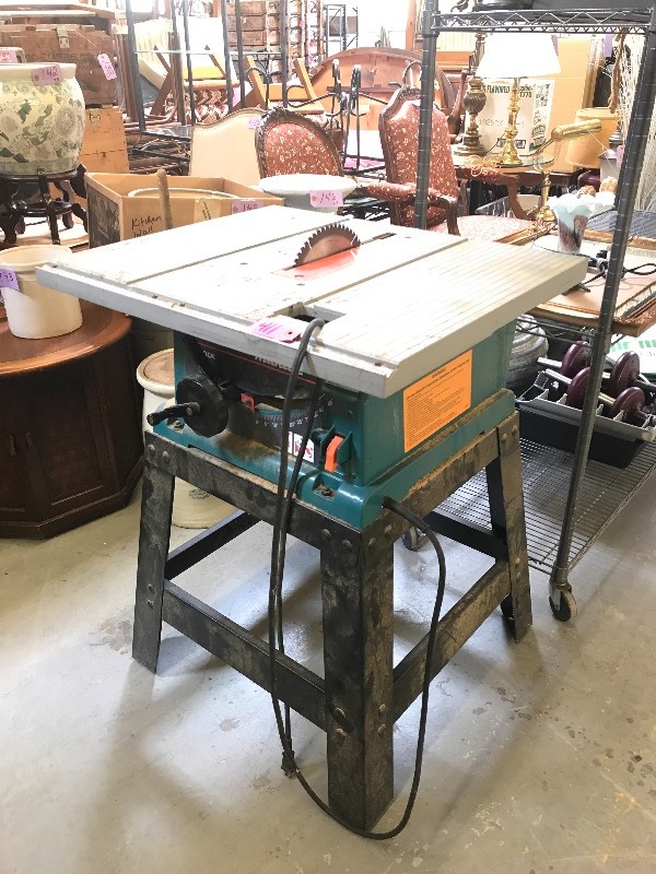 lot 411 image: MAKITA TABLE SAW 8-14