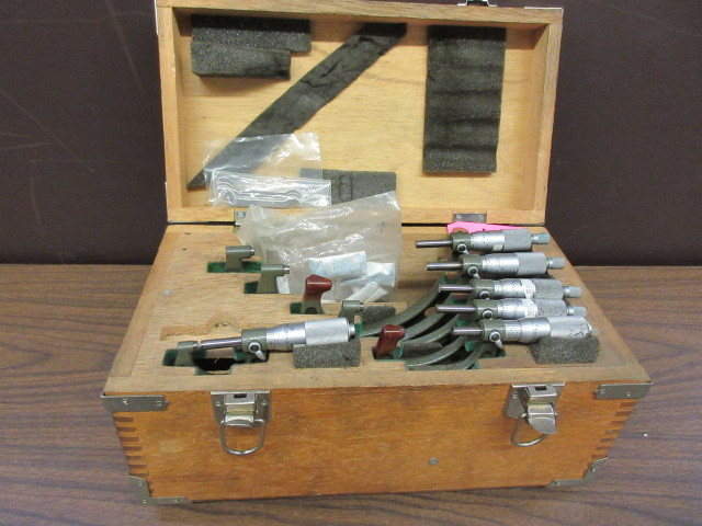 lot 420 image: MITUTOYO OUTSIDE MICROMETER SET