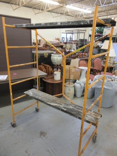lot 422 image: COLLAPSIBLE SCAFFOLDING