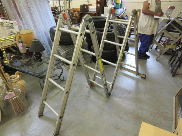 lot 425 image: FOLDING MULTIFUNCTION LADDER