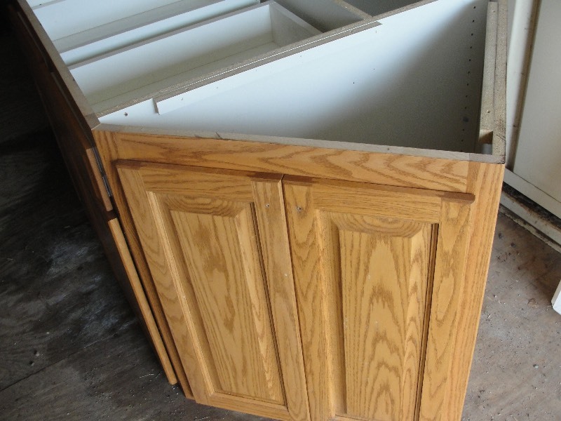 OAK ISLAND AND PEDESTAL