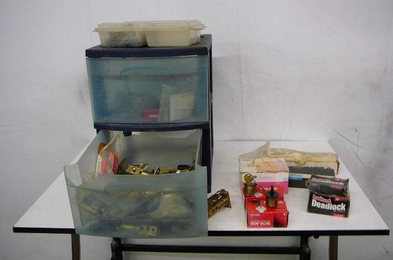 lot 9 image: Bin With Lock Parts