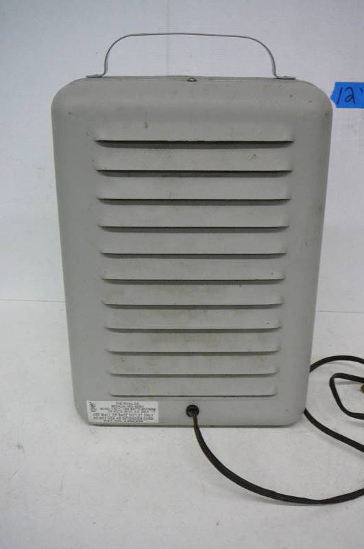 lot 25 image: Rival  Titan Electric Heater