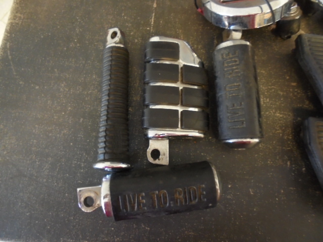 lot 4 image: Vintage Harley Davidson Motorcycle Parts