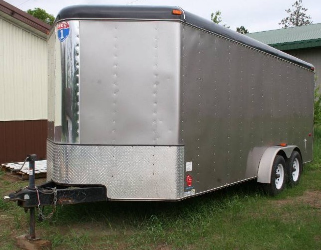 lot 2 image: Enclosed Trailer