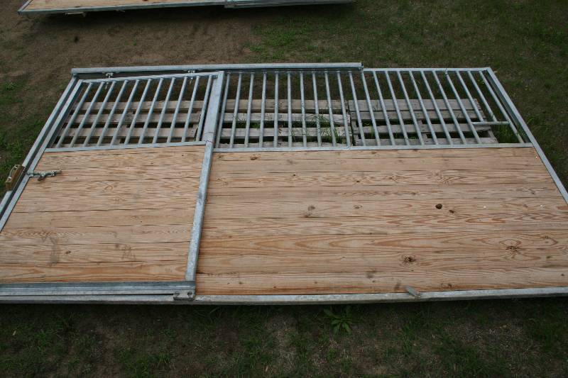 lot 7 image: Horse Stall Door