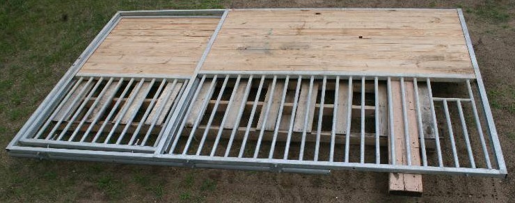 lot 8 image: Horse Stall Door