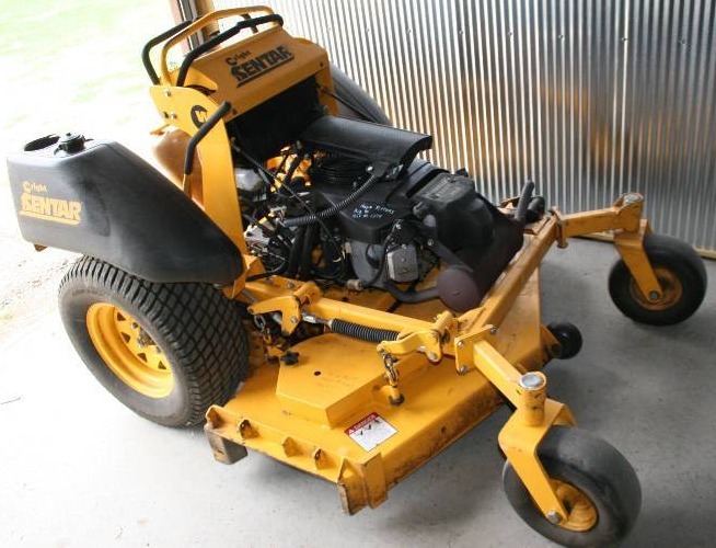 lot 9 image: Zero Turn Mower