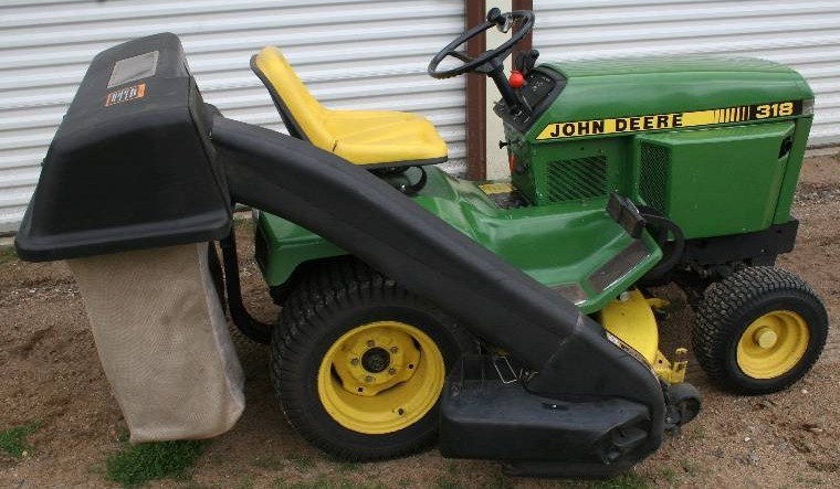 lot 10 image: 318 John Deere Mower