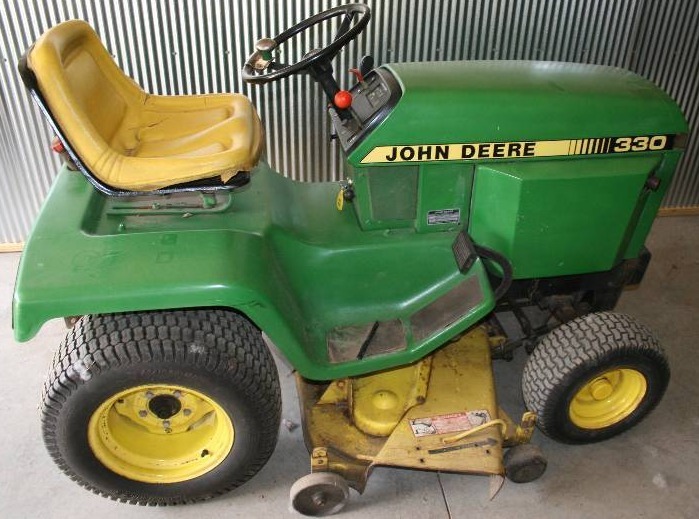 lot 11 image: John Deere Mower