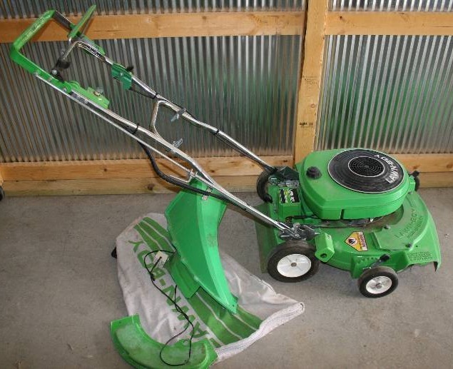 lot 13 image: Lawn Mower