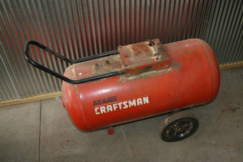 lot 16 image: Air Compressor Tank