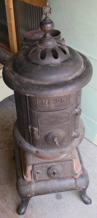 lot 23 image: Antique Pot Belly Stove