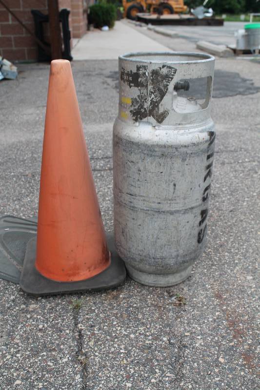 lot 12 image: Forklift Propane Cylinder
