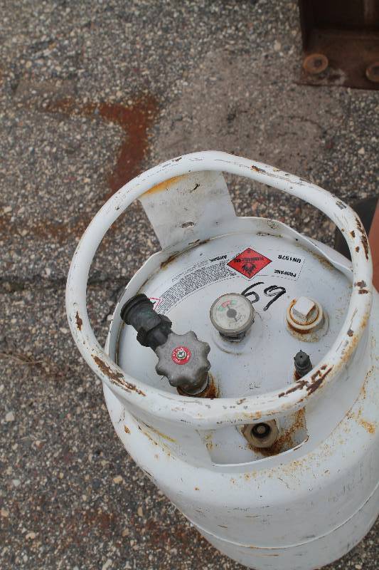 lot 13 image: Forklift Propane Cylinder