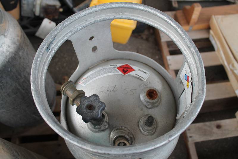 lot 10 image: Forklift Propane Cylinder