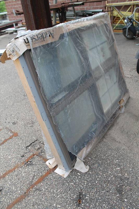 lot 16 image: Window