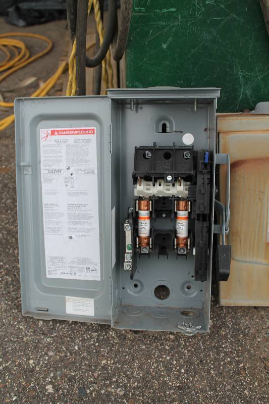lot 17 image: Electric Switch Boxes
