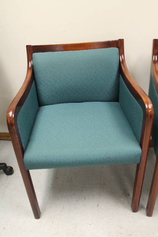 lot 19 image: Office Guest Chairs