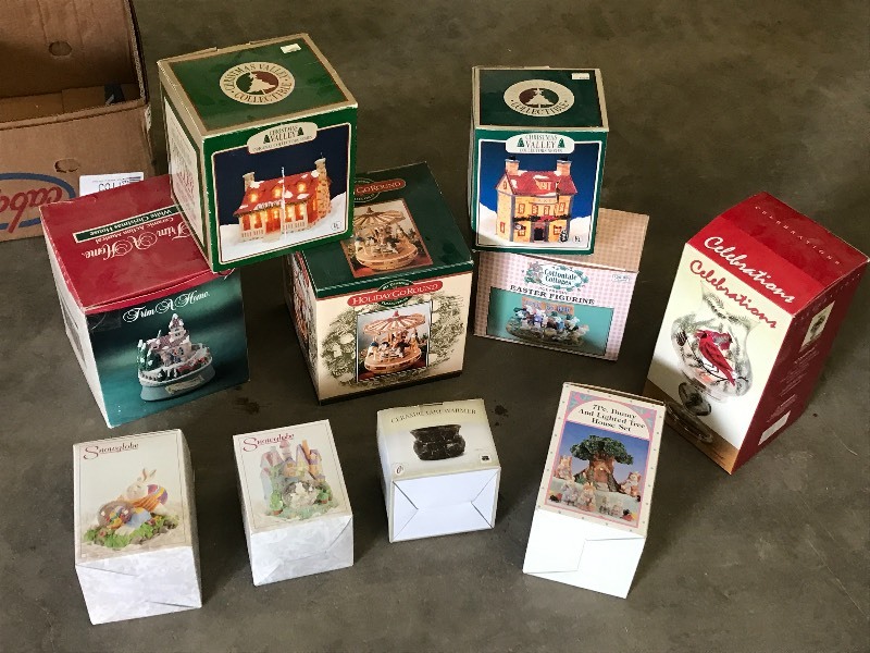 lot 50 image: Lot Of Collectible Holiday Lighted ...