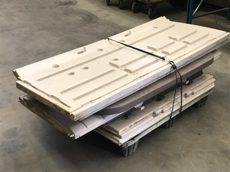 lot 61A image: Rubbermaid Molded-Panel GardenTool...