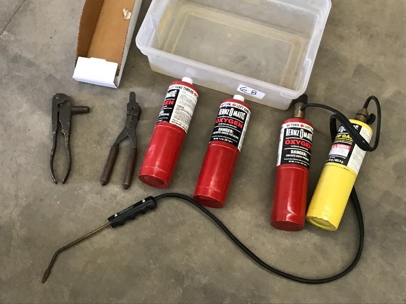 lot 68 image: Tote Of Assorted Torch With Oxygen...