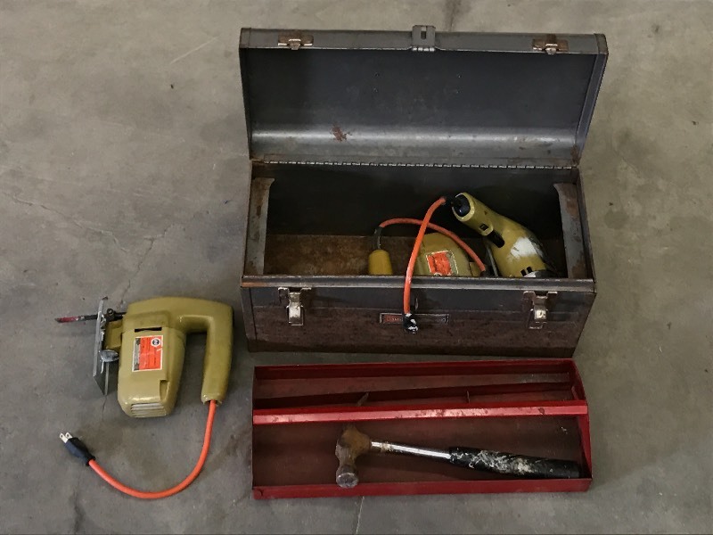lot 74 image: Craftsman Steel Toolbox With Assort...