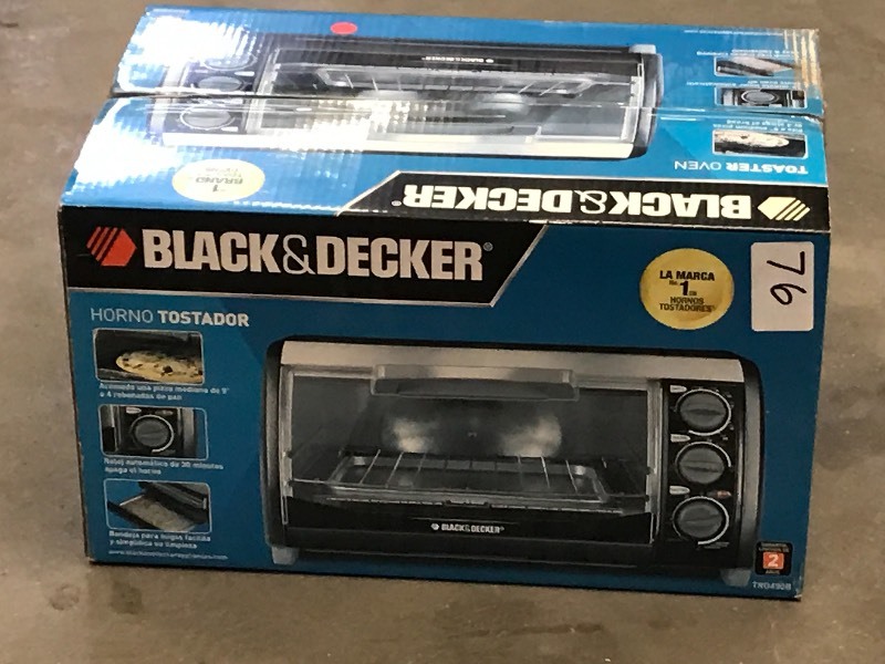 lot 76 image: New Black & Decker TR0490B Toaster ...