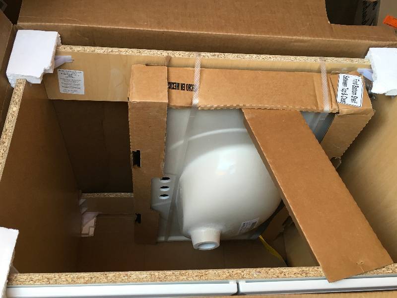 lot 36 image: Glacier Bay 30 in Vanity Combo White open box never used whit small damage on the back