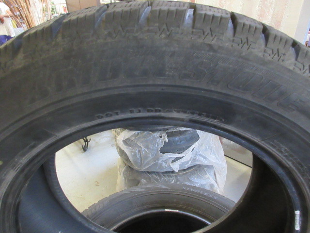 lot 502 image: SET OF BRIDGESTONE BLIZZAK WINTER TIRES