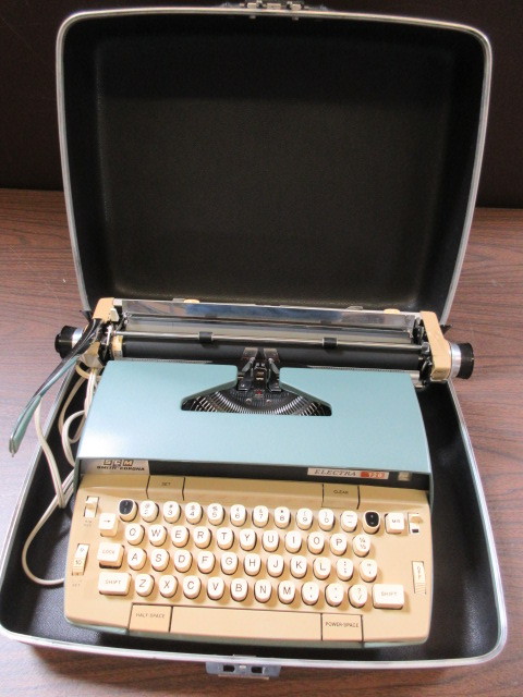 lot 506 image: SMITH CORONA ELECTRIC TYPEWRITER