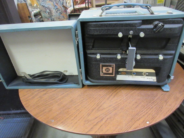 lot 515 image: SLIDE PROJECTOR