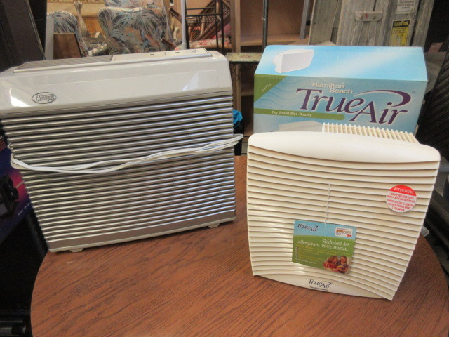 lot 521 image: AIR PURIFIERS