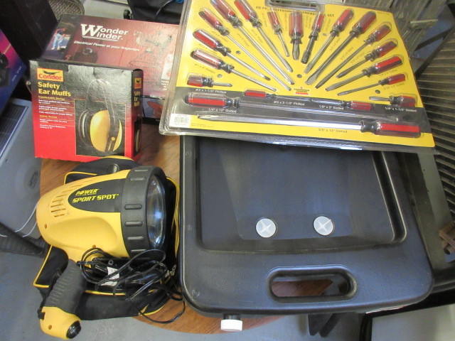 lot 522 image: TOOL ACCESSORIES