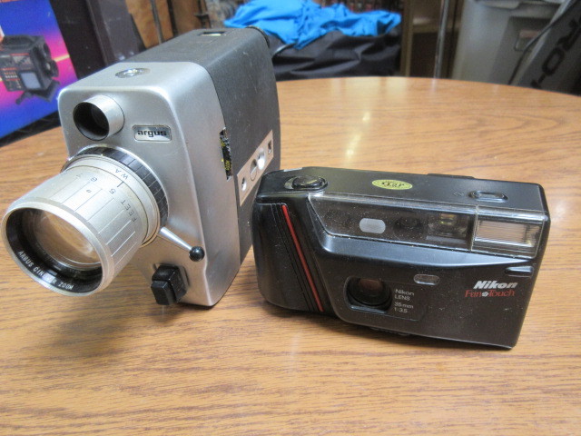 lot 530 image: VIDEO AND POCKET CAMERA