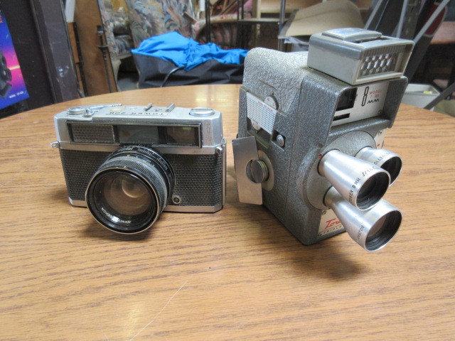 lot 531 image: TOWER VIDEO AND 35 MM CAMERA